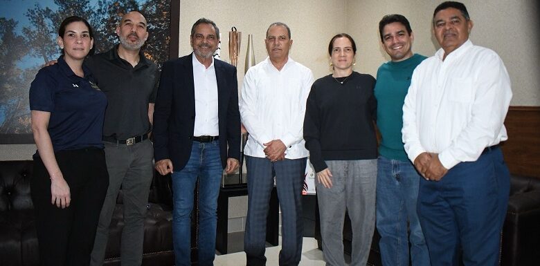 María Elena Barría, Antonio Rivas, Junior Noboa, Garibaldy Bautista, Melissa de León, Juan José Nativi y Diógenes de la Cruz, de la Oficina del Comisionado.